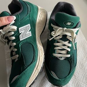 GREEN NEW BALANCE 2002R
